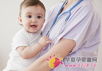 宝贝看东西斜视该怎么矫正？