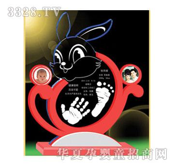 碧君宝呵护备至手足印