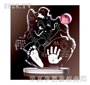 金鼎龙光焕发水晶手足印