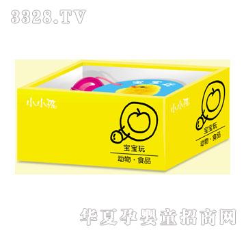 小小孩宝宝玩动物食品