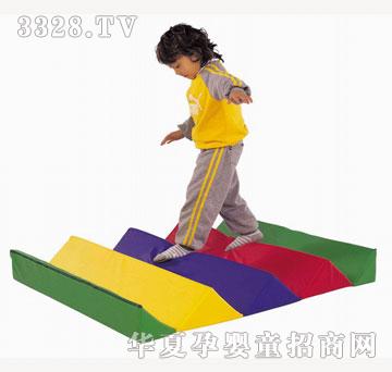 奇妙游乐设备5008三角形拆椅A