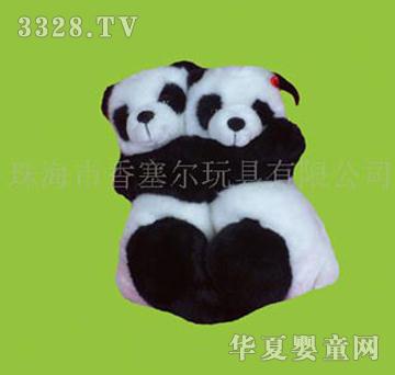 香塞尔抱抱对熊猫玩具