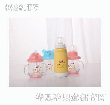 安宝儿学饮杯