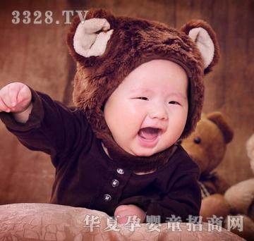 亲亲宝贝可爱小熊婴儿照