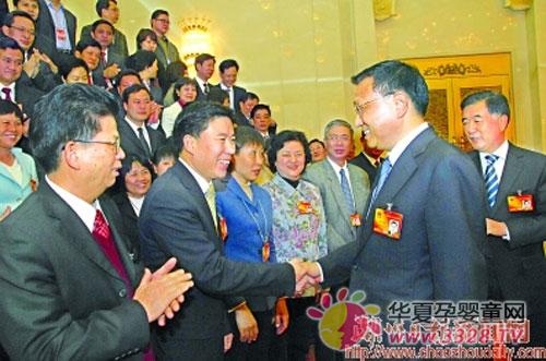 全国“两会”议国邀请雅士利集团总裁张利钿参加，谈发展、话民生