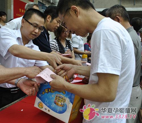 “助残日”雅士利关怀残疾人