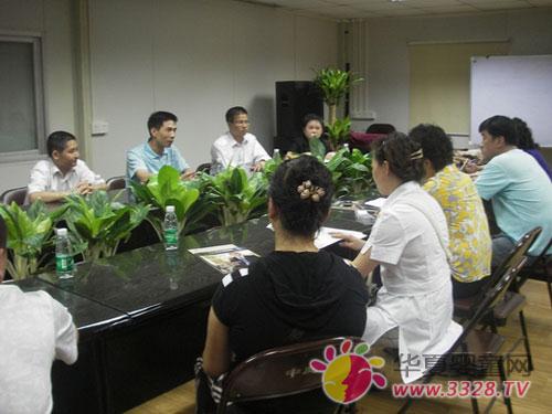 辽宁鞍山新兴商贸参观白马服装市场