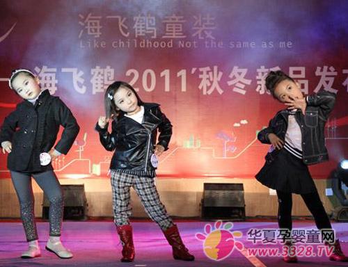 ���ɺ�ͯװ��������һ����ͯ��