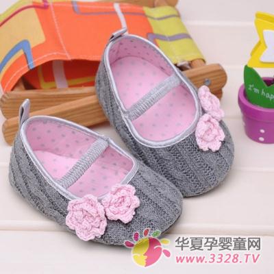 �����ĵ�һ˫ѧ��Ь