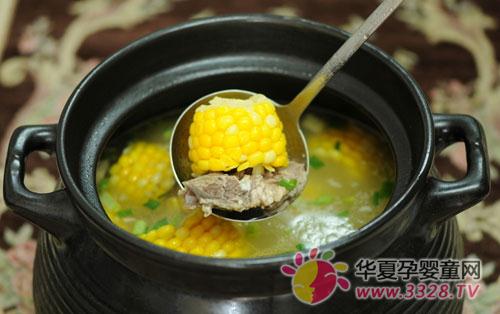 ������ɫ���׺�