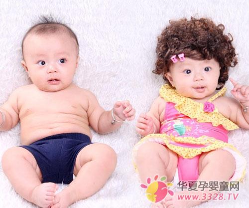 ��ŮӤ�׶�ѵ����޵Ĳ�ͬ